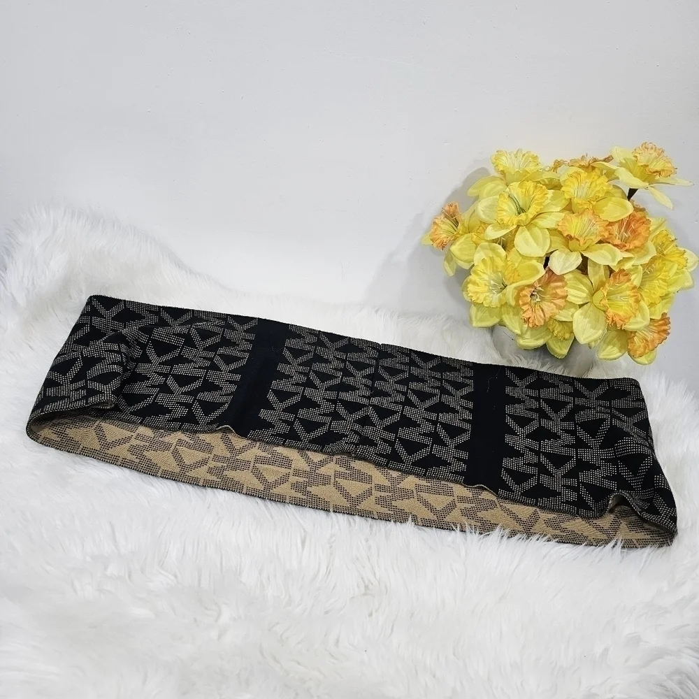 Michael kors women scarf  brown/black.